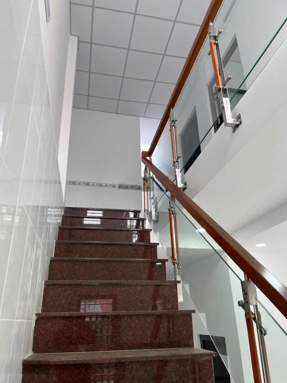 Chủ gởi bán nhà 1 trệt 1 lầu (hoàn công) ngay ubnd p. tân vạn - biên hòa. giá chỉ 2,3 tỷ còn tl