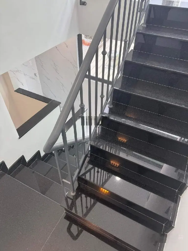 Lô góc 2 MT kinh doanh nhà 4 tầng BTCT - DT 36,8m2 (có nở hậu)
