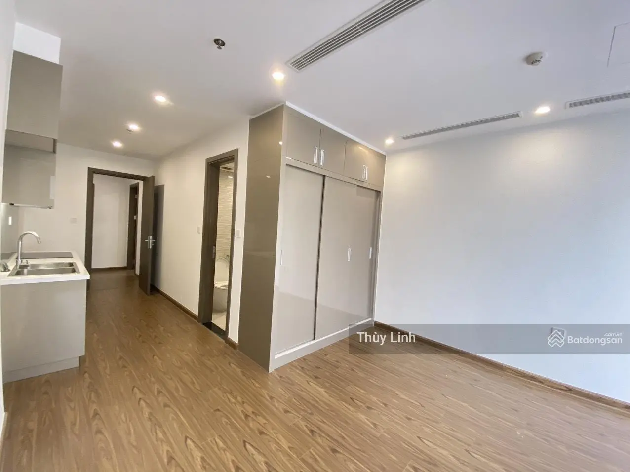 Bán căn 3 ngủ Vinhomes West Point, tòa W1, ban công Đông Nam, tầng đẹp, giao nhà luôn