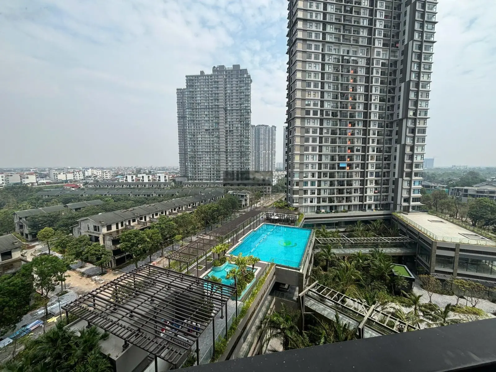 Bán căn hộ 2N2VS Haven Park đầy đủ nội thất 58m2 view hồ bơi giá 3ty3 bao phí