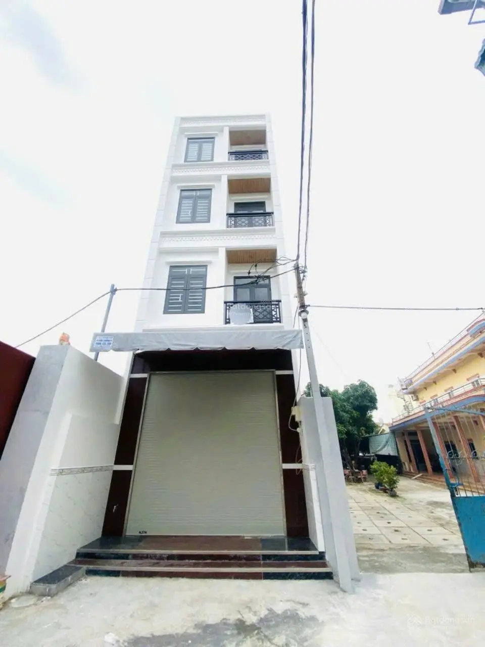 Nhà mới 4 tầng 4x16 giá chỉ 5 tỷ 6 hẻm container tân hòa đông ( tương lai 60m )