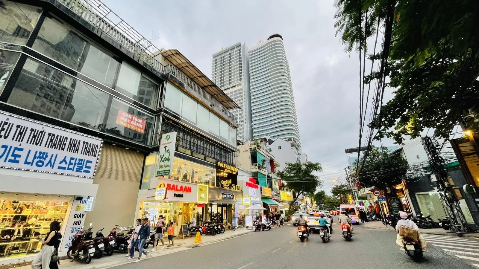 Bán căn góc hẻm Bạch Đằng Nha Trang thông qua Nguyễn Thị Minh Khai lô góc 2 mặt tiền đẹp kinh doanh