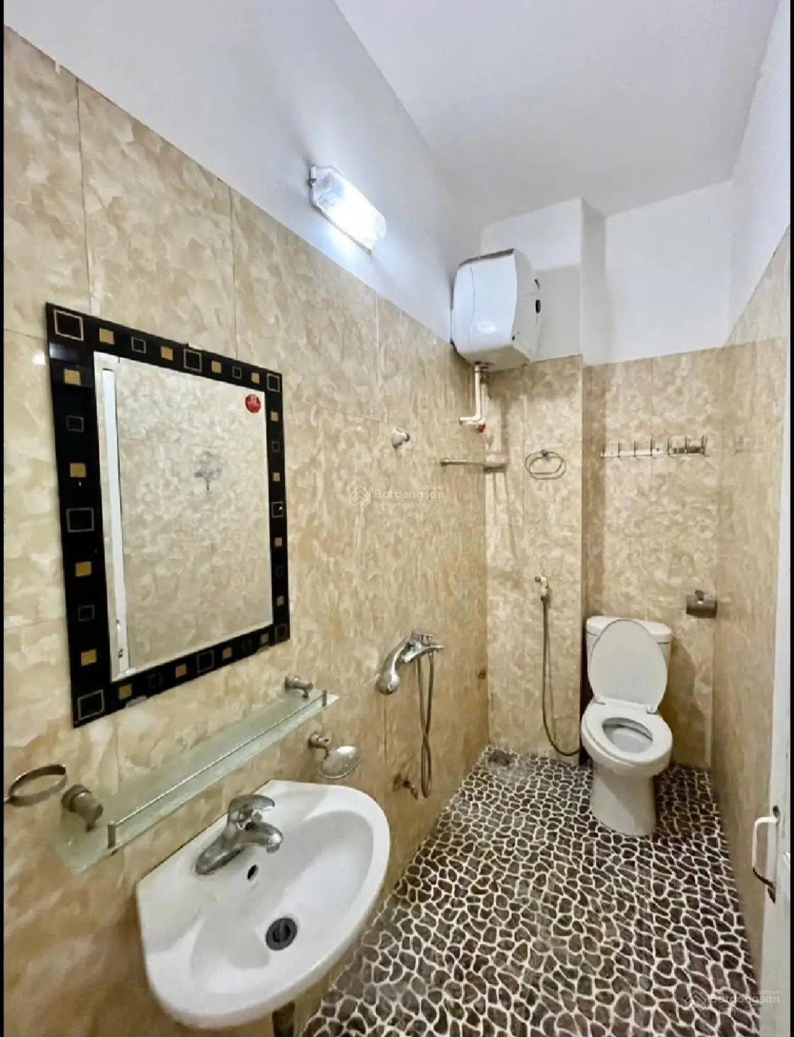 Bán nhà phân lô - vỉa hè - dân xây - mặt chợ kinh doanh.