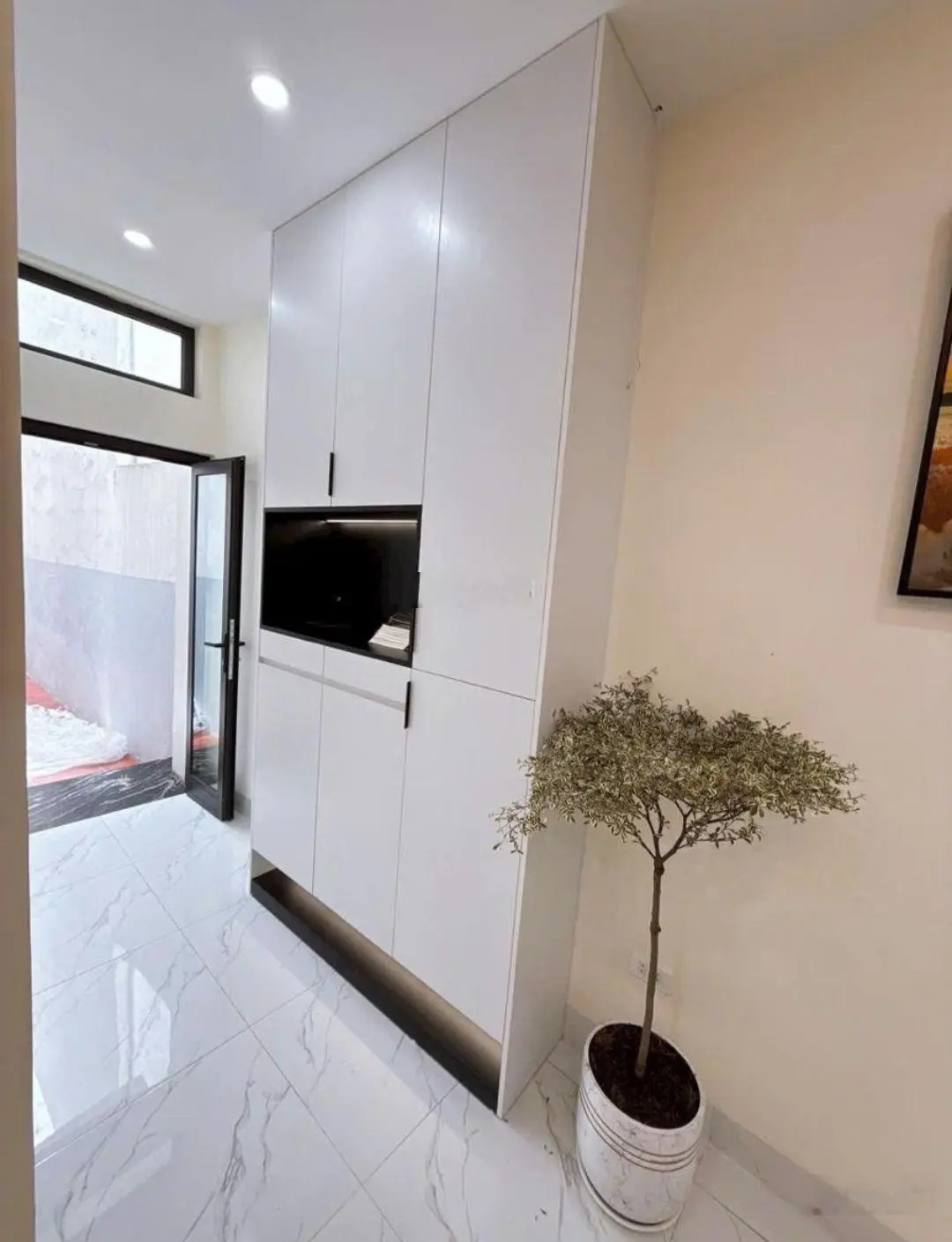 Nhà mới lung linh, phố trương định, 40m2 5 tầng, 6.1 tỷ, ngõ 3 gác, gần ô tô, thoáng sáng