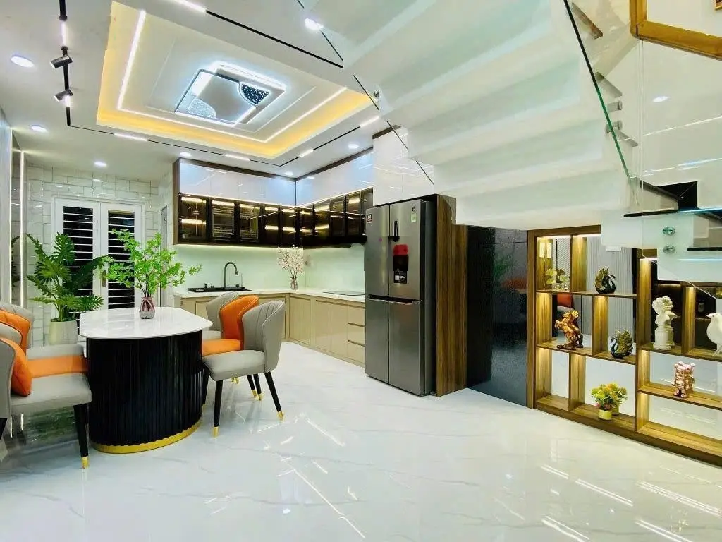 Tôi cần bán nhà mặt tiền đang cho thuê kinh doanh 31tr Thái Phiên-Q11.Gần chợ Bình Thới. Giá 3tỷ360