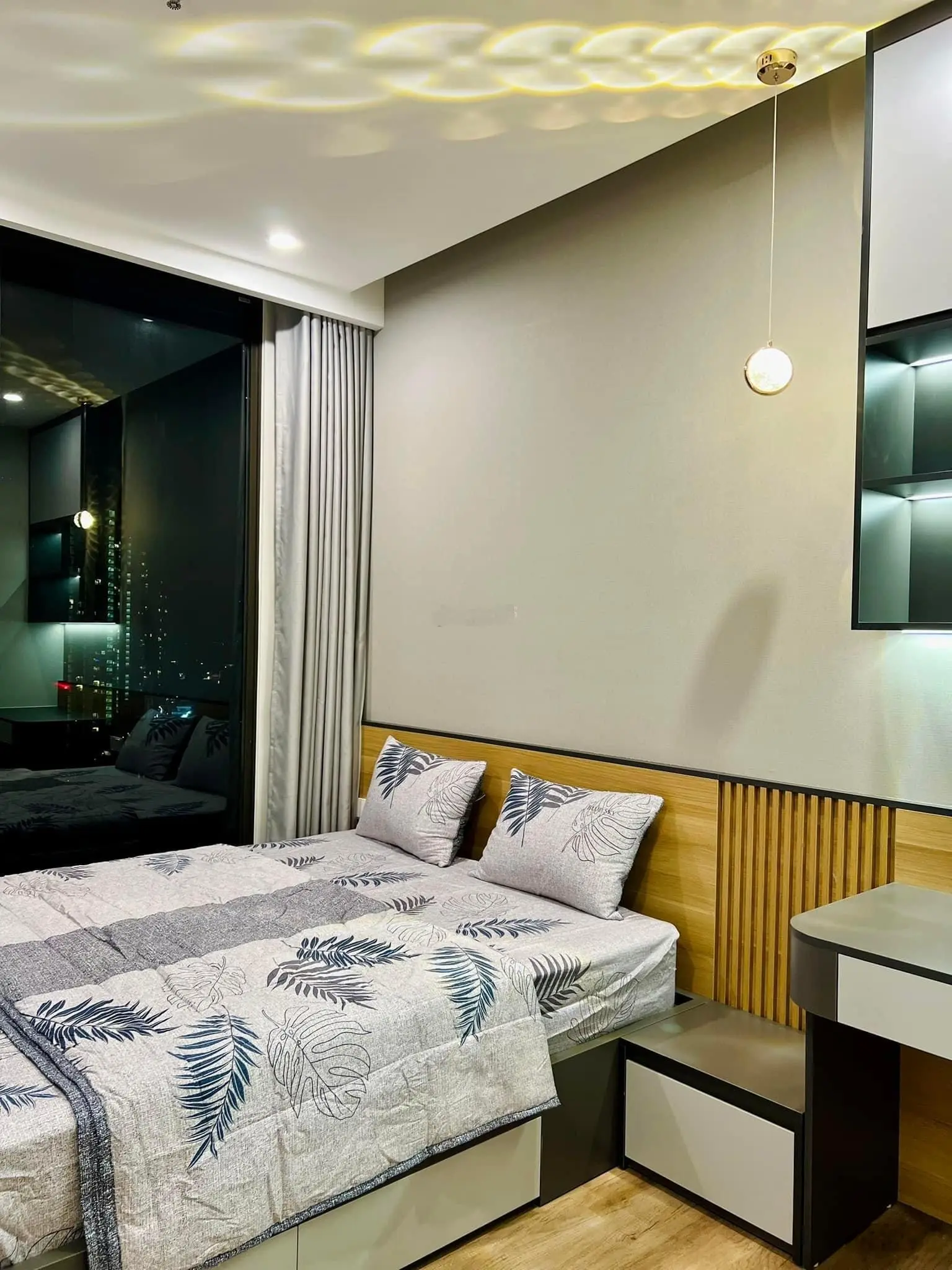 Bán nhanh căn hộ 2PN 2VS giá 3.080 tỷ rộng 58m2 tầng trung view biệt thự đảo rất đẹp tại Sol Forest