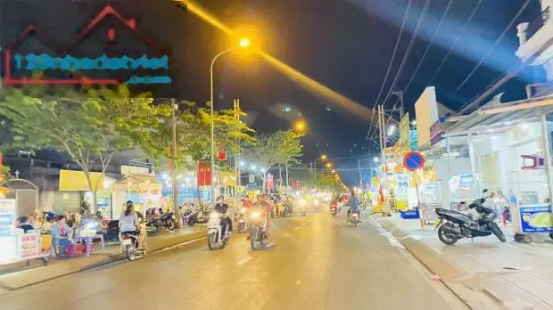 Chính chủ bán gấp lô đất 2 mặt tiền đường ngay thị trấn Củ Chi, ngay khu chợ Việt Kiều