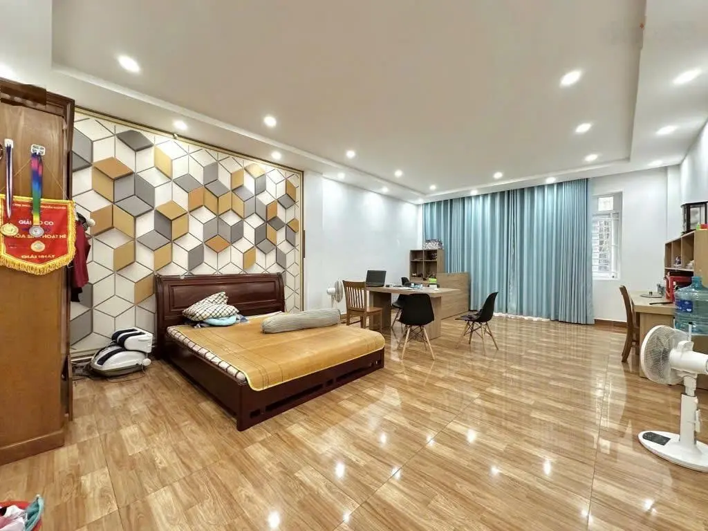 1 căn nhà với diện tích siêu rộng, vị trí trung tâm, cao tầng, thông số vàng mà giá chỉ 55 triệu/m2