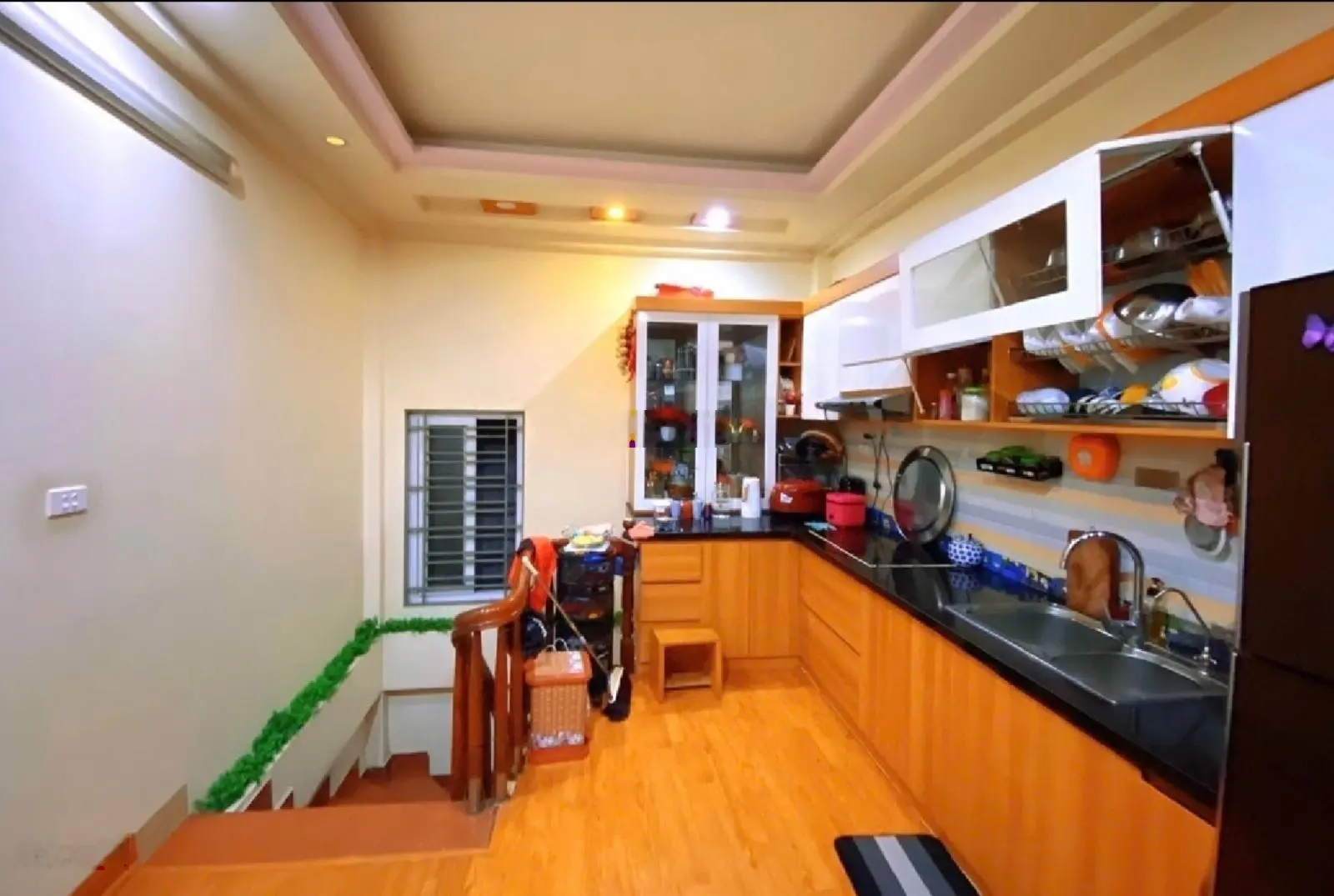 Hót !!! Nhà mặt phố Dai Dịch 46m x5T ,vỉa hè ô tô tránh, KD sầm uất, full nội thất, ở ngay