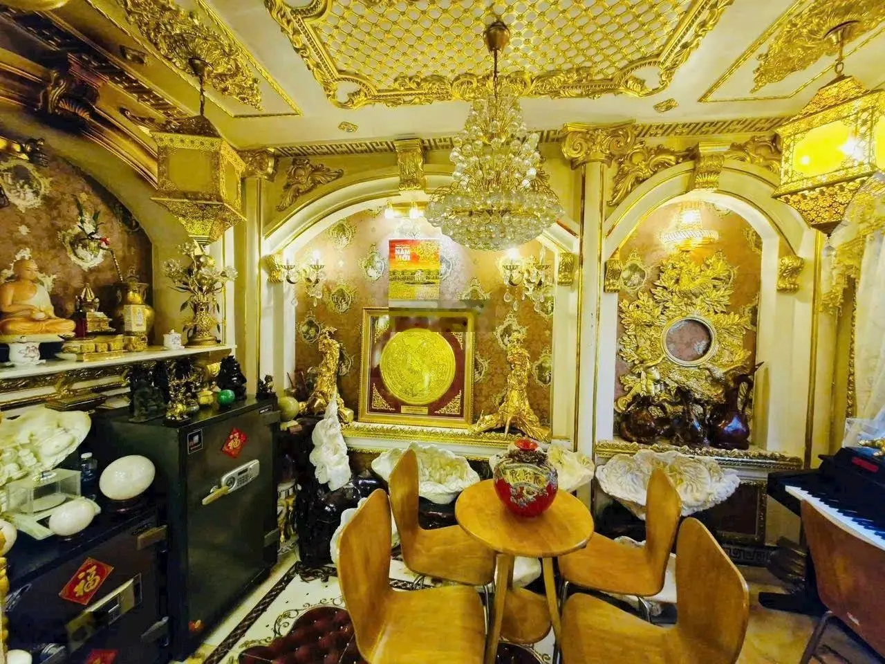 Siêu phẩm Q. 7. 5 tầng dát vàng hoàng gia. 65m2. 8PN, 8WC, spa, karaoke. SHR. Chỉ 9tỷ1