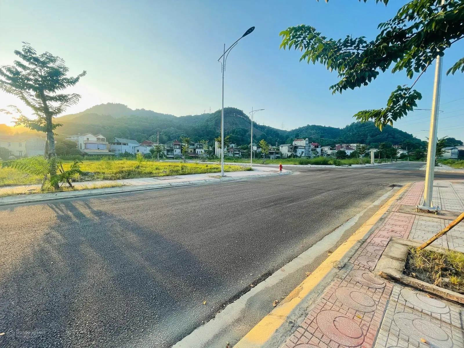 Đất nền view suối ngay trung tâm thành phố Hoà Bình, 120m2 mặt tiền 6m, sổ sang tên luôn