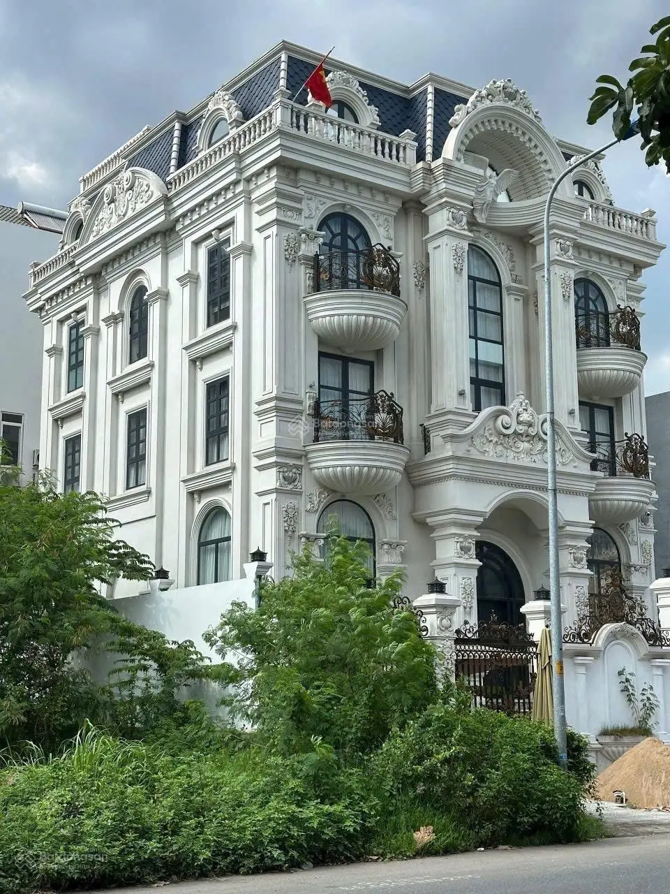 Chuyển nhượng villa đẹp tại Thạnh Mỹ Lợi Đường Đặng Như Mai, Quận 2. DT: 300m2 giá 120 tỷ