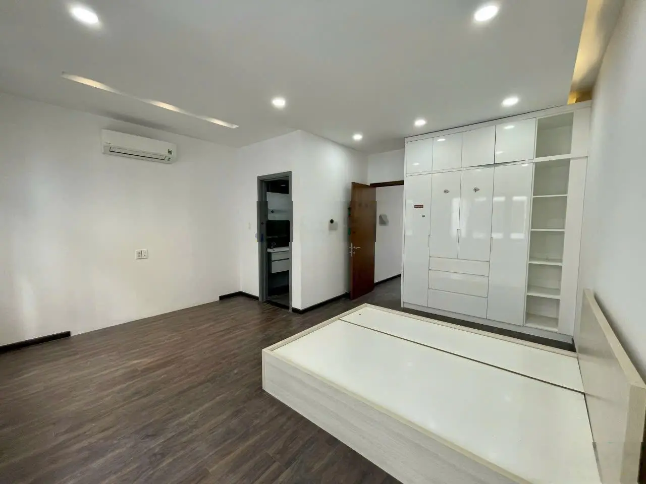 Bán nhà phố 4 tầng mới và đẹp Jamona City Đào Trí, 5x18, kề sông SG, đường 20m, 16.5 tỷ. 0903053669