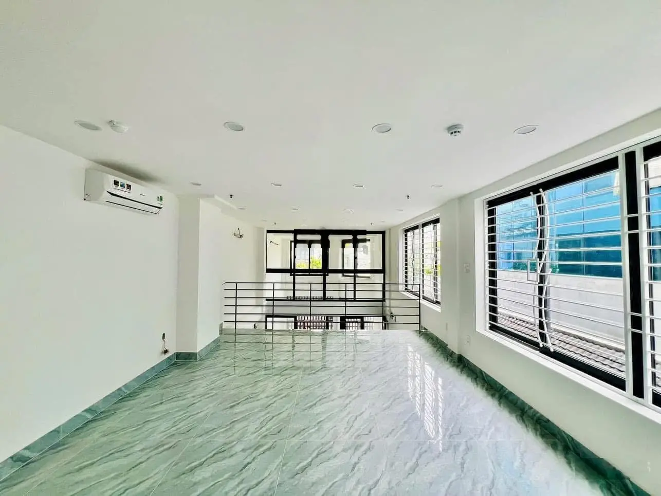 Nhà 2 mặt tiền hẻm xe hơi có hầm 20p(có thể KD CHDV) 5x27m Dương Quảng Hàm P5 ngay DH Văn Lang