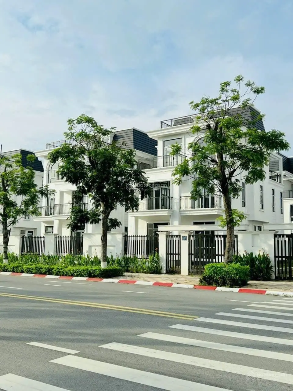 Hot! bán biệt thự tại hud mê linh căn cuối cùng dt 210m2, hướng đông bắc, sẵn nhà, xây 3 tầng.