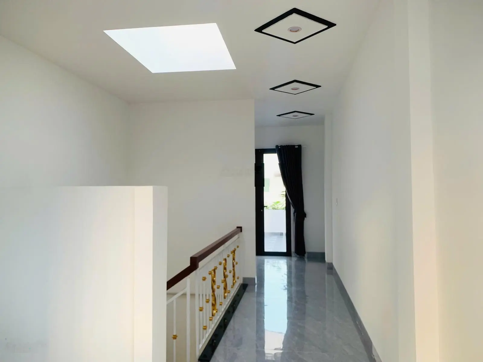 Nhà mới 3 tầng đối diện chợ Hòa Khánh, gần ĐH Bách Khoa. Full nội thất xịn xò, giá tốt