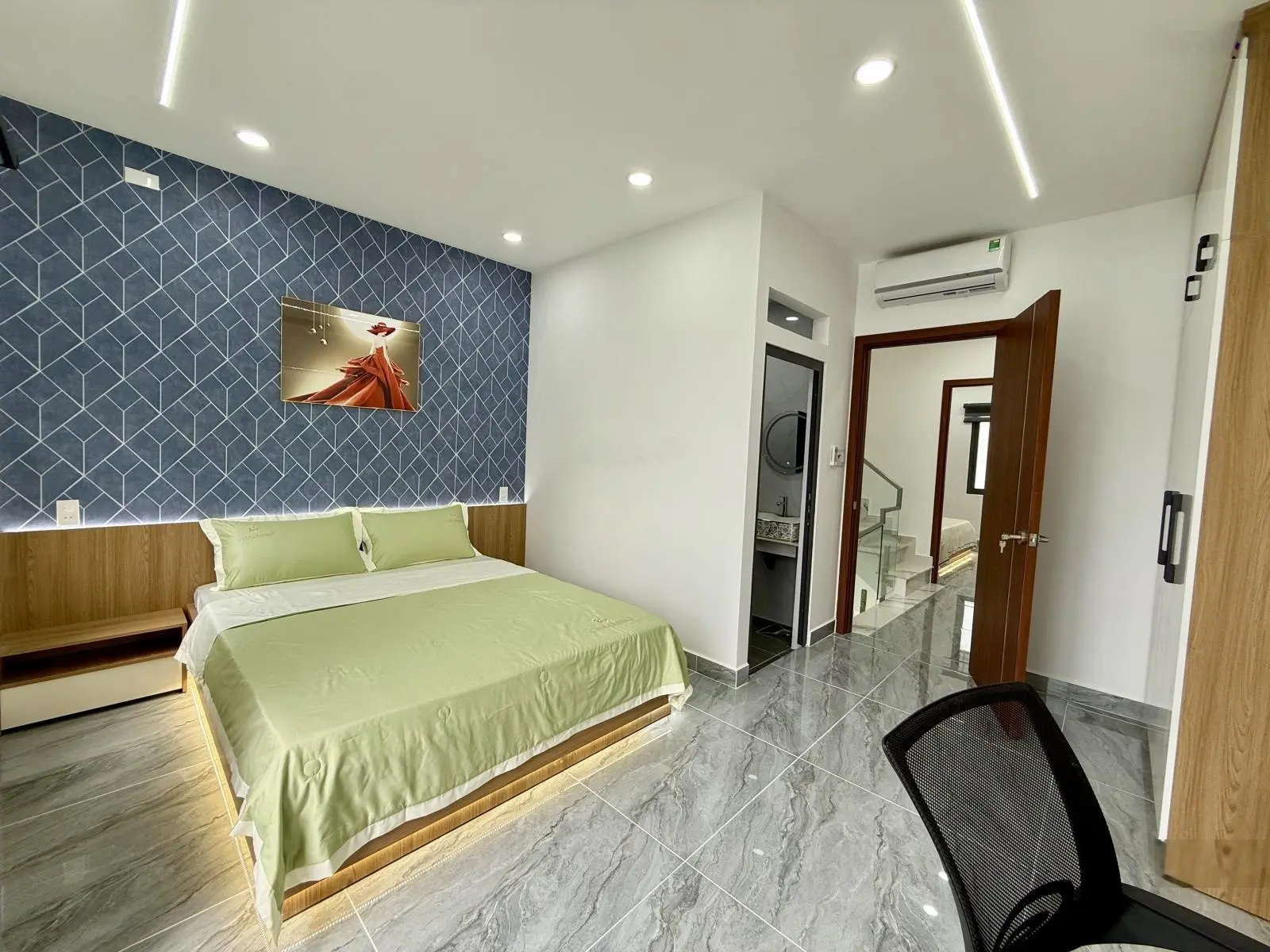 Nhà bên Chợ Hạt Điều, đường Dương Thị Mười, DT:4,5x13M, Lửng, 3Lầu, 4PN, Gara ô tô, Sân thượng, Q12
