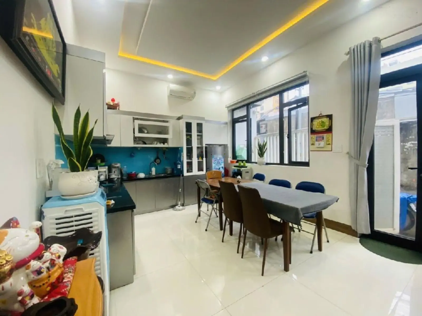 Bán nhà 3 tầng đường Chính Hữu lô góc kẹp kiệt, DT 130m2, ngang 5m, ngay phố du lịch, giá 14 tỷ5 TL