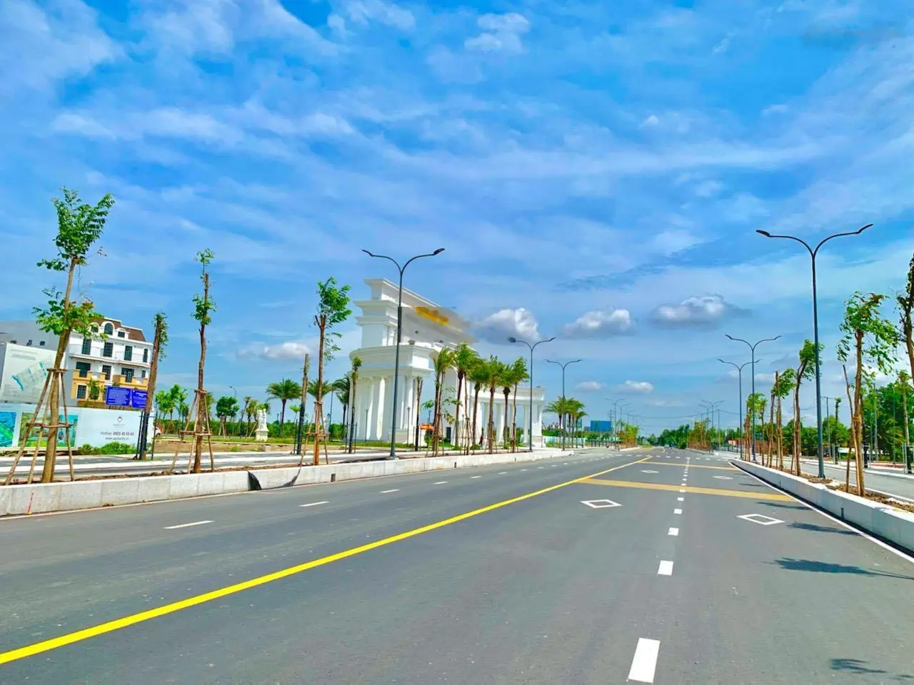 Chính chủ muốn bán lô đất mặt tiền ĐT 818 - đô thị Thủ Thừa 3tỷ298