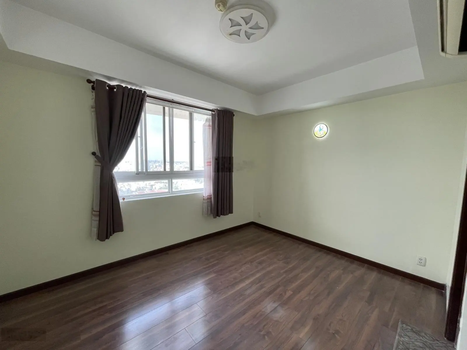 Bán căn hộ 130m2, 3PN, 3WC chính chủ tại chung cư Hùng Vương Plaza, Q.5, sổ hồng riêng, giá 6.9 tỷ