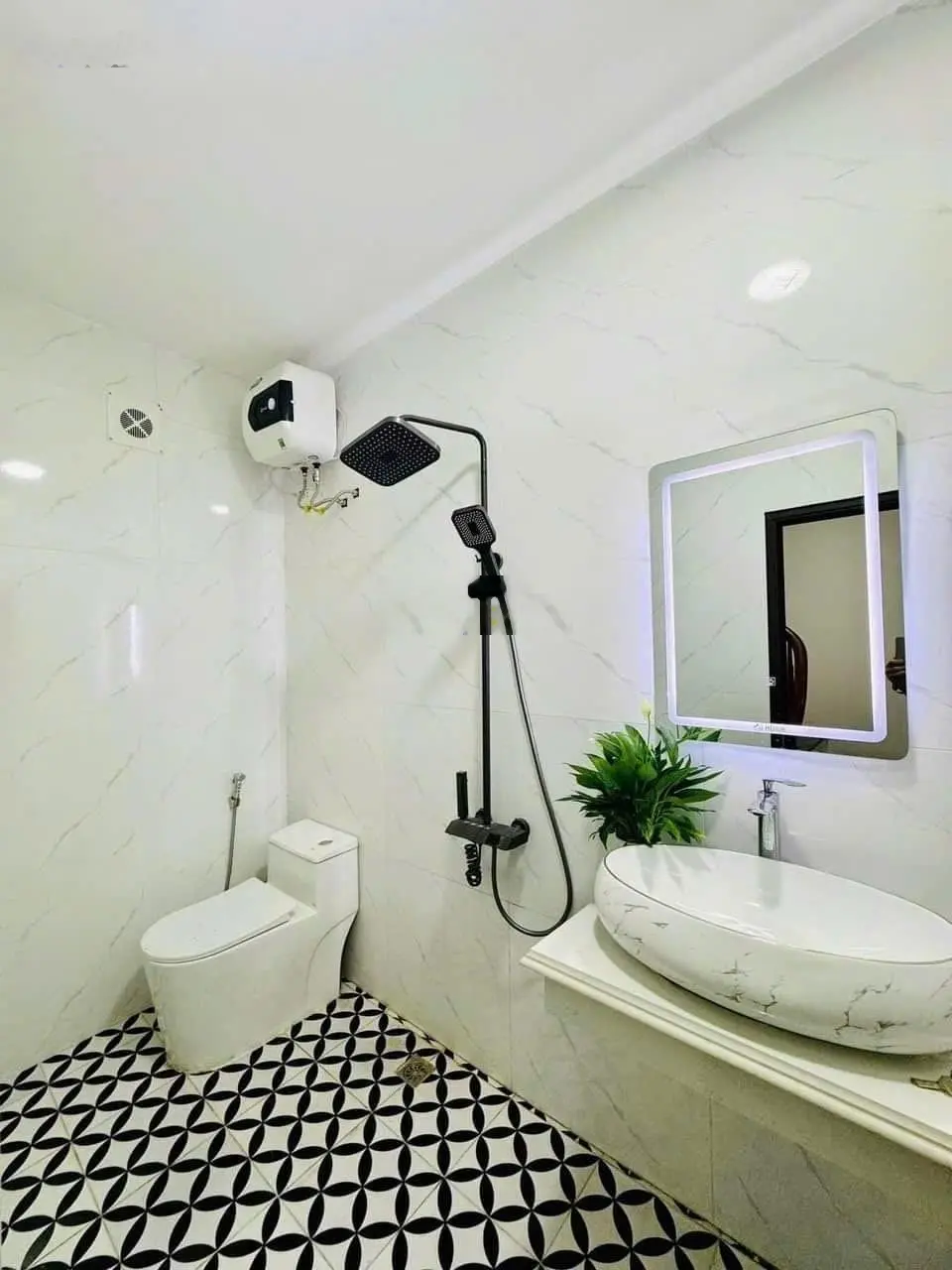 Gốc Đề Minh Khai 33m2 5 tầng, 3 ngủ, ngõ rộng