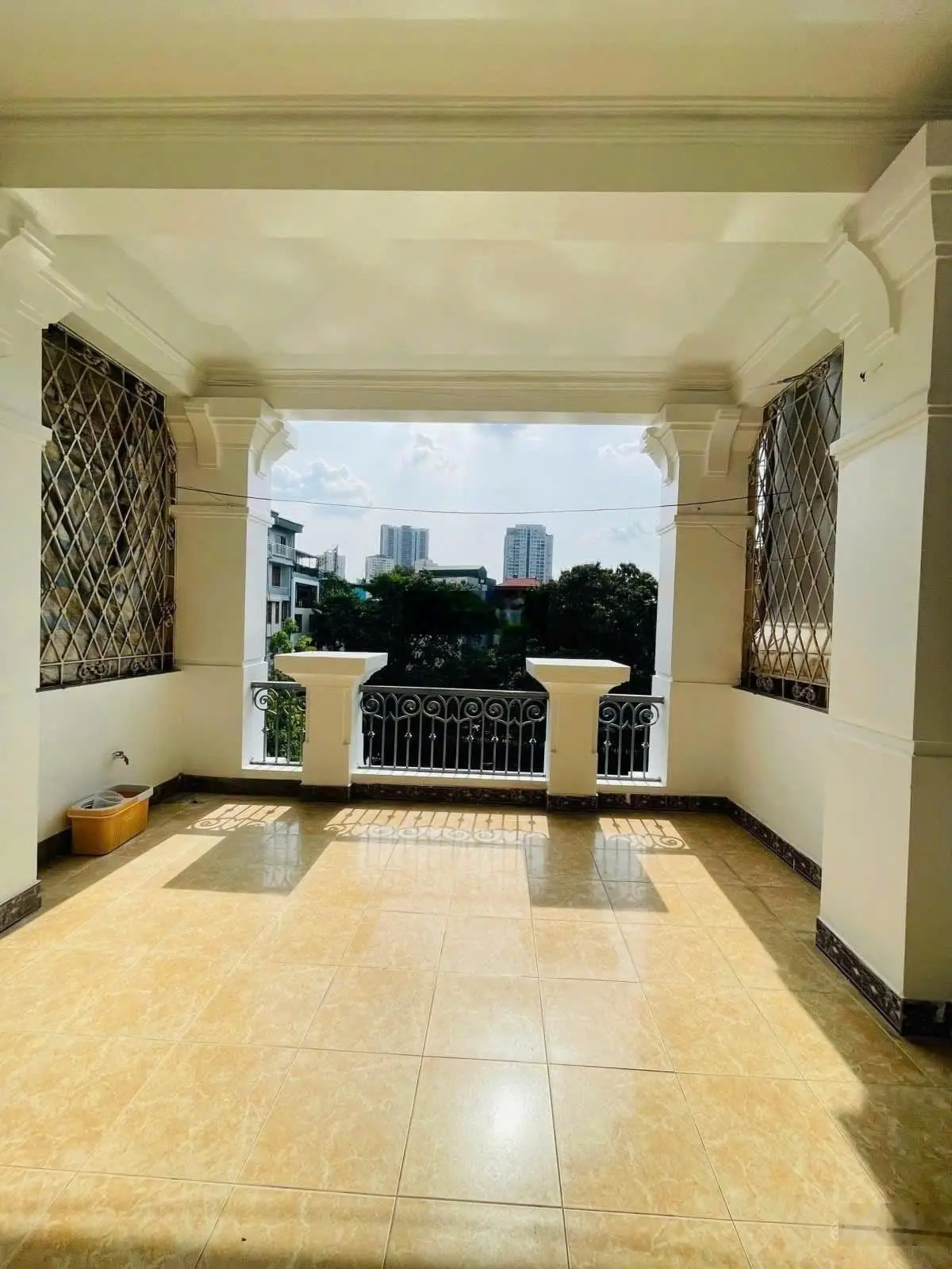 Siêu phẩm mặt hồ Trung Kính - ô tô tránh - kinh doanh ngày đêm 90m2, MT 4.5m - giá sốc 26.5 tỷ