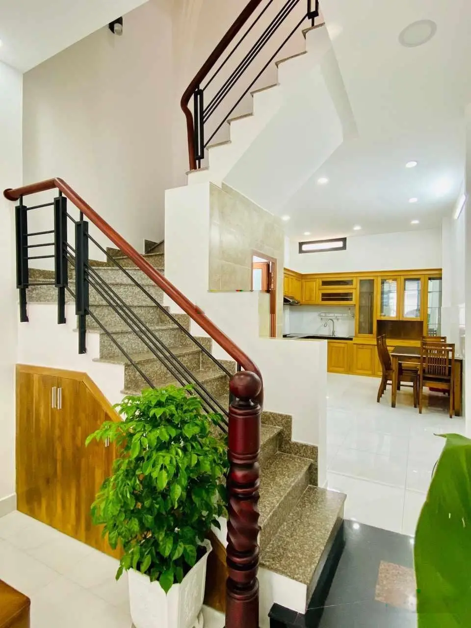 Giảm 200tr bán gấp - nhà mới đẹp - xe hơi nằm chơi trong nhà