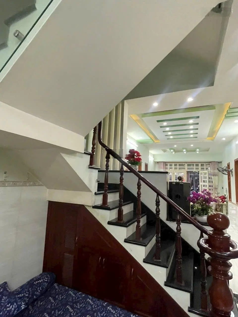 Nhà 2 lầu khu dân cư toa xe giá 4 tỷ 350 triệu
