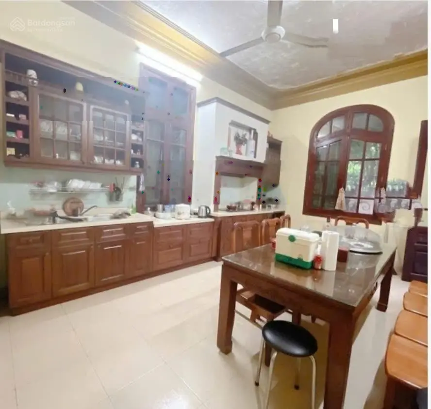 Bán biệt thự sang trọng tại Lạc Long Quân, Lô Góc, 223 tỷ, 286m2, 5PN, 5WC, pháp lý đầy đủ, hot!