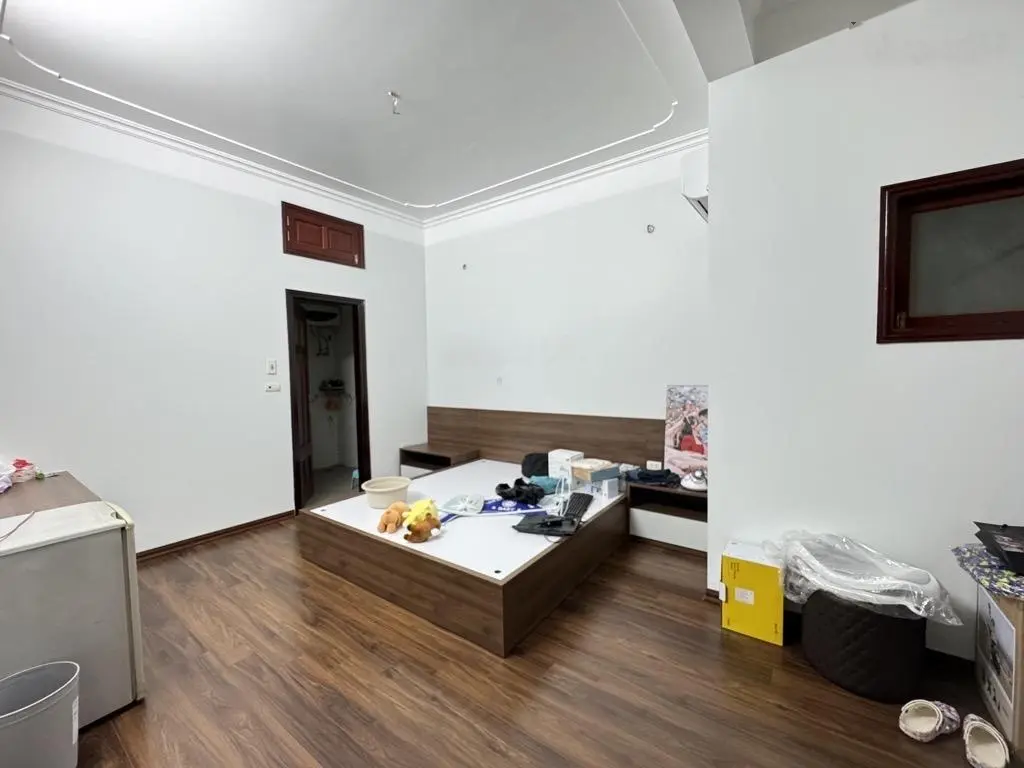 Bán nhà mặt phố Trạm - phân lô - kinh doanh đỉnh - vỉa hè rộng - nhiều tiện ích - hơn 28 tỷ