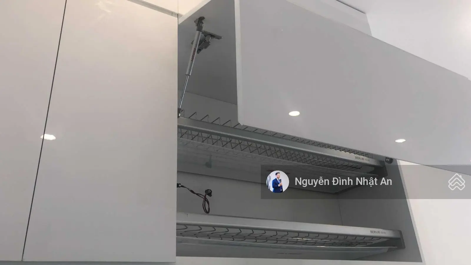 Bán ăn hộ 2PN 59m2 sẵn sổ - Tặng nội thất - giá tốt - view hồ bơi & công viên - Xem nhà 24/7