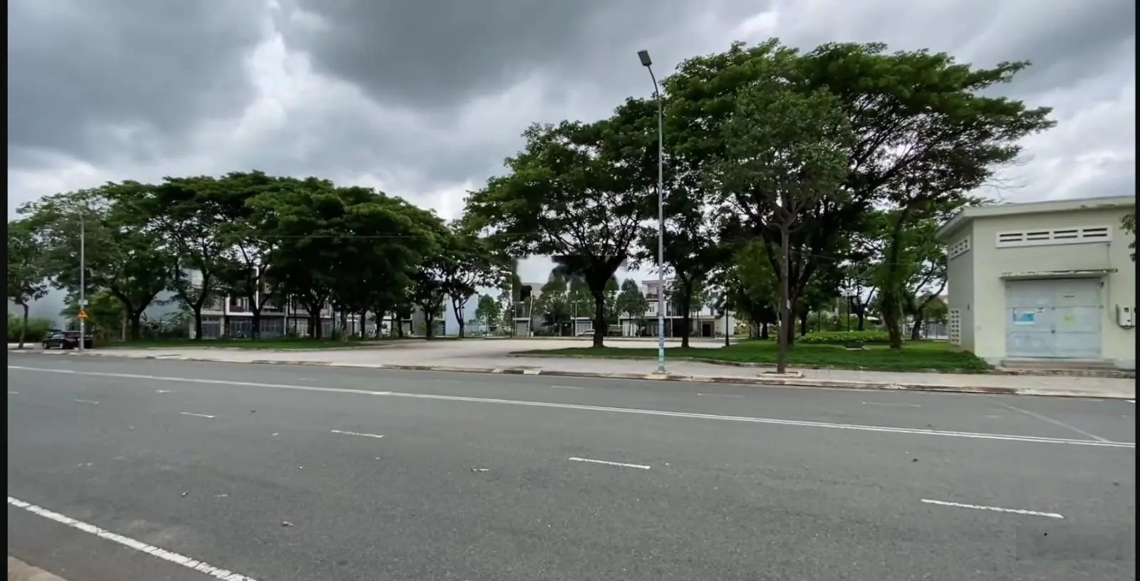 DUY NHẤT 1 lô 147m2 rất đẹp, sổ sẵn, mặt tiền Chu Văn An, gần công viên cổng 3A-1TỶ690