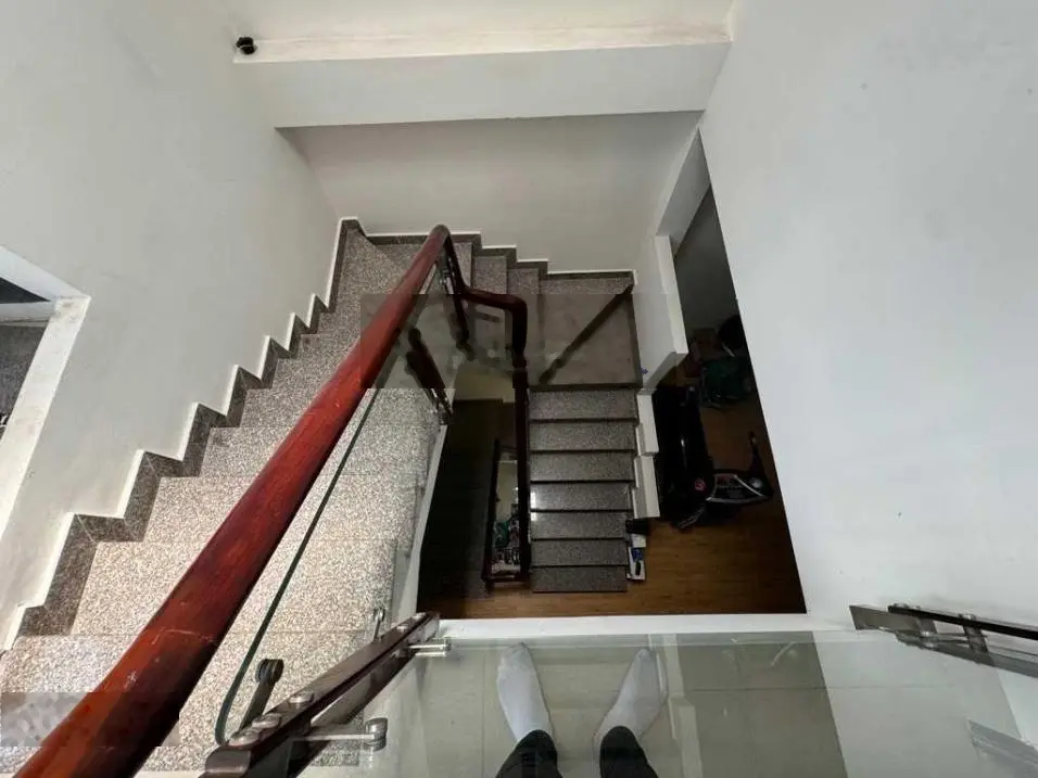 Nhà cần bán ở Bình Tân MT Võ Văn Kiệt DT 90m2 giấy tờ đầy đủ, SHR