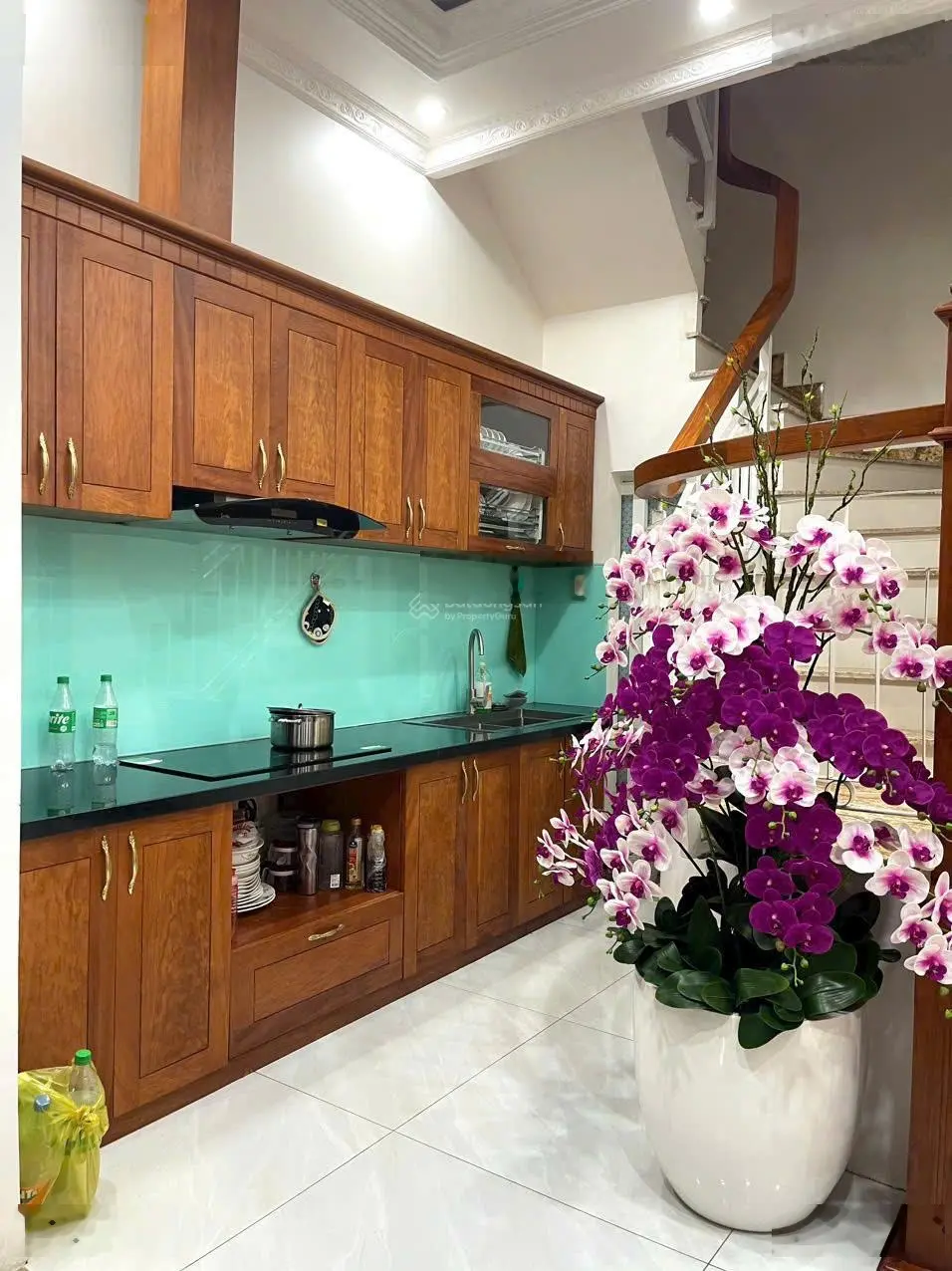 Bán nhà 3 tầng DT: 5 x 12 có thang máy đường xe hơi P. Phú Mỹ, Quận 7