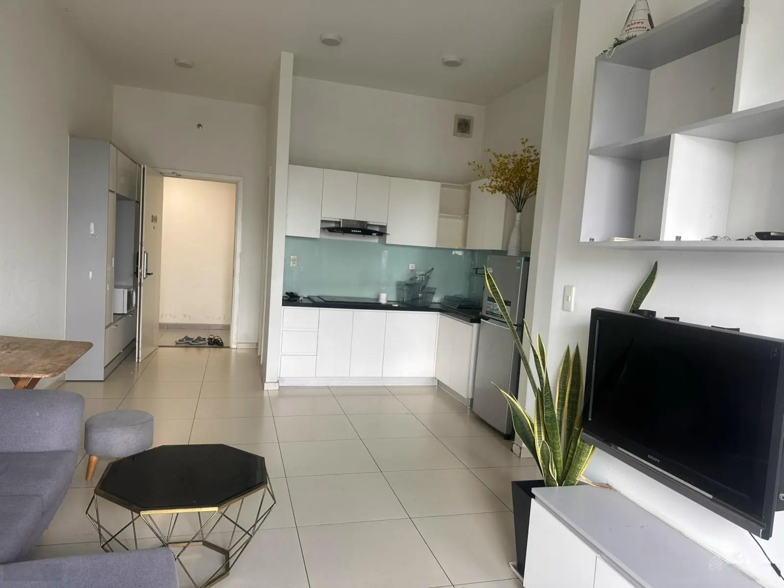 Cần bán CH Hausneo, ngay vòng xoay Liên Phường, Q9 gồm 2 PN và 2 WC có nội thất: LH 0901 460 ***