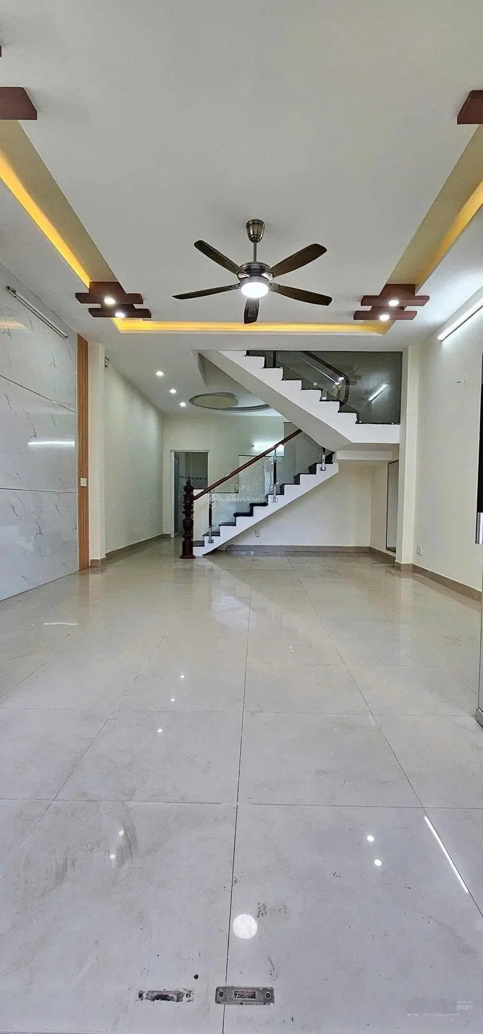 Bán nhà 3 tầng đường Vũ Quỳnh sát biển - Hướng Đông Bắc - Giá 4tỷ850 TL
