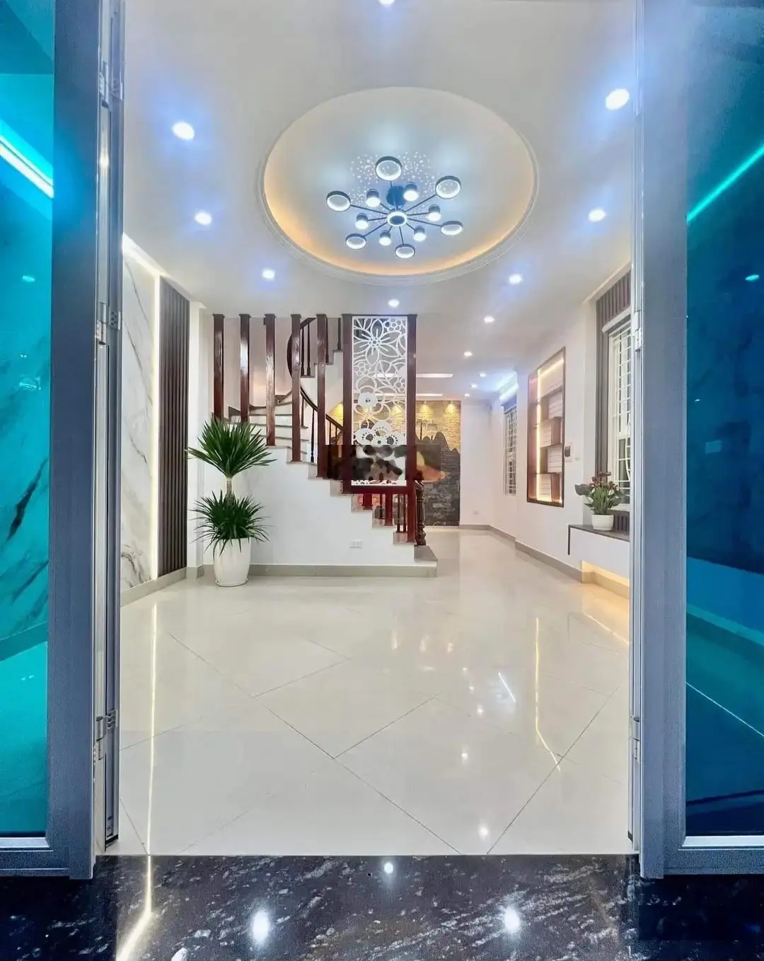 Bán nhà Minh Khai - Hòa Bình 7 - Hai Bà Trưng - ngõ thông - ba gác chạy 41m2 x 5 tầng giá 8.7 tỷ