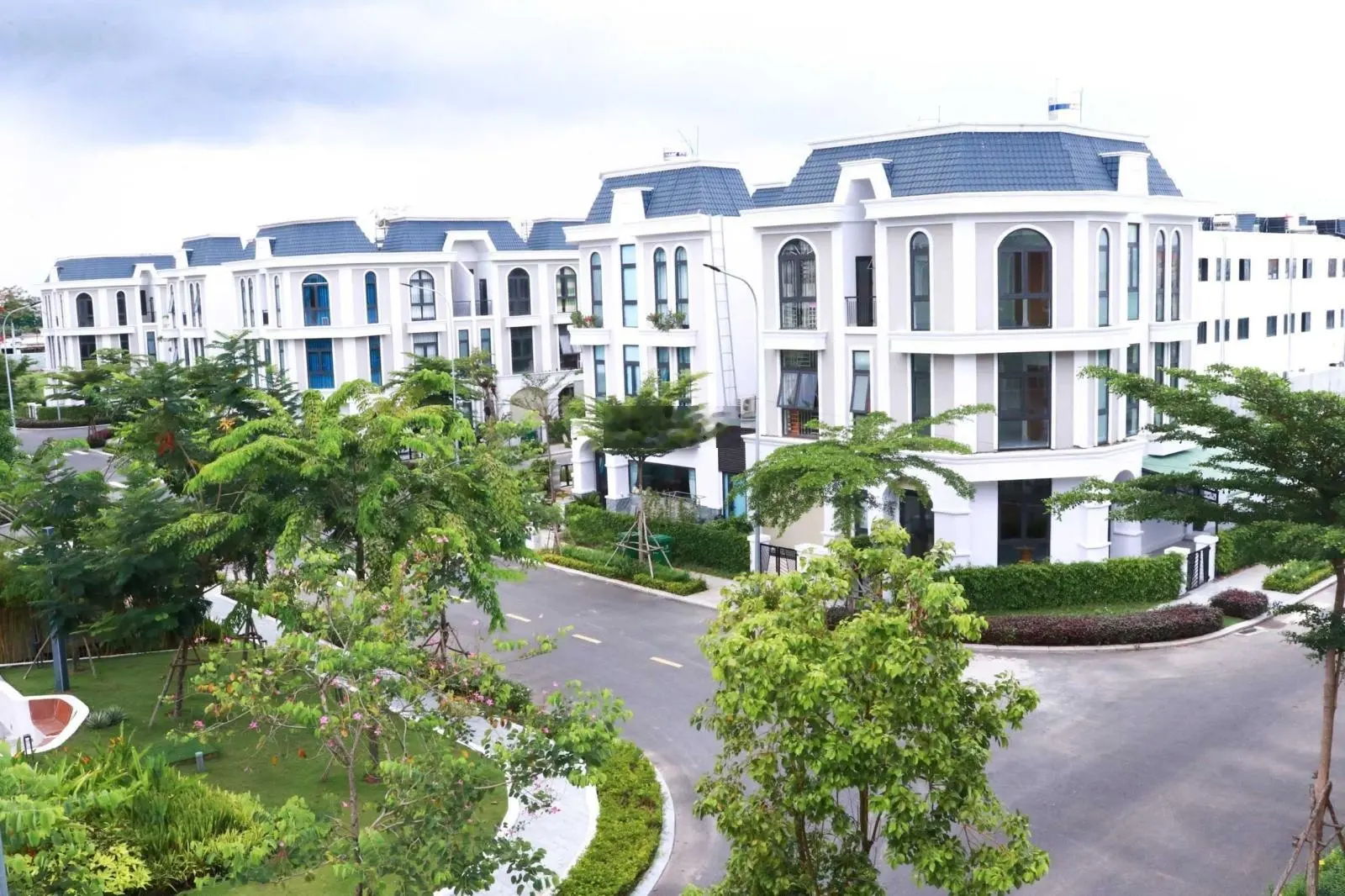 Khách ngộp bán lỗ căn nhà 1 trệt 2 lầu giá 2,7 tỷ. LH 0973 013 ***