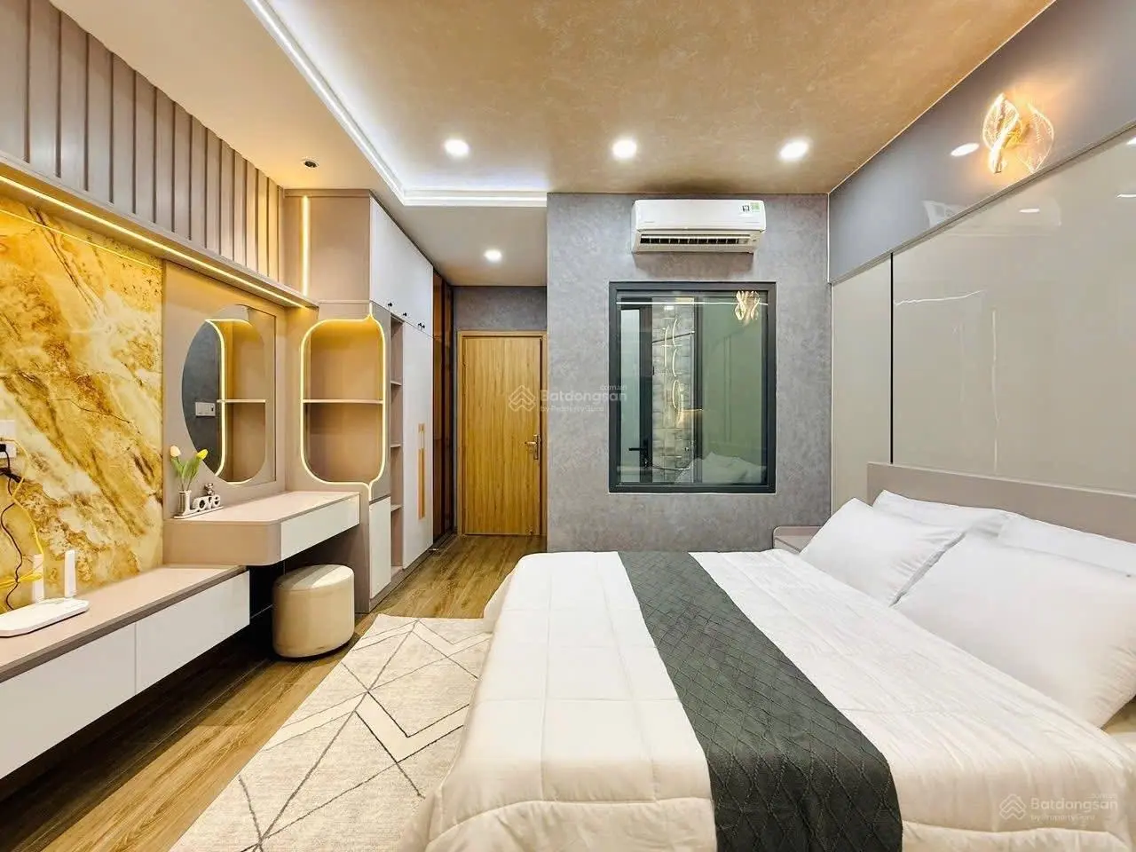 Chính chủ cần bán gấp nhà Đ.CMT8,P12,Q10 giá 3TỶ950/63,8m2 thuê 28tr/tháng gần Công trường Dân Chủ