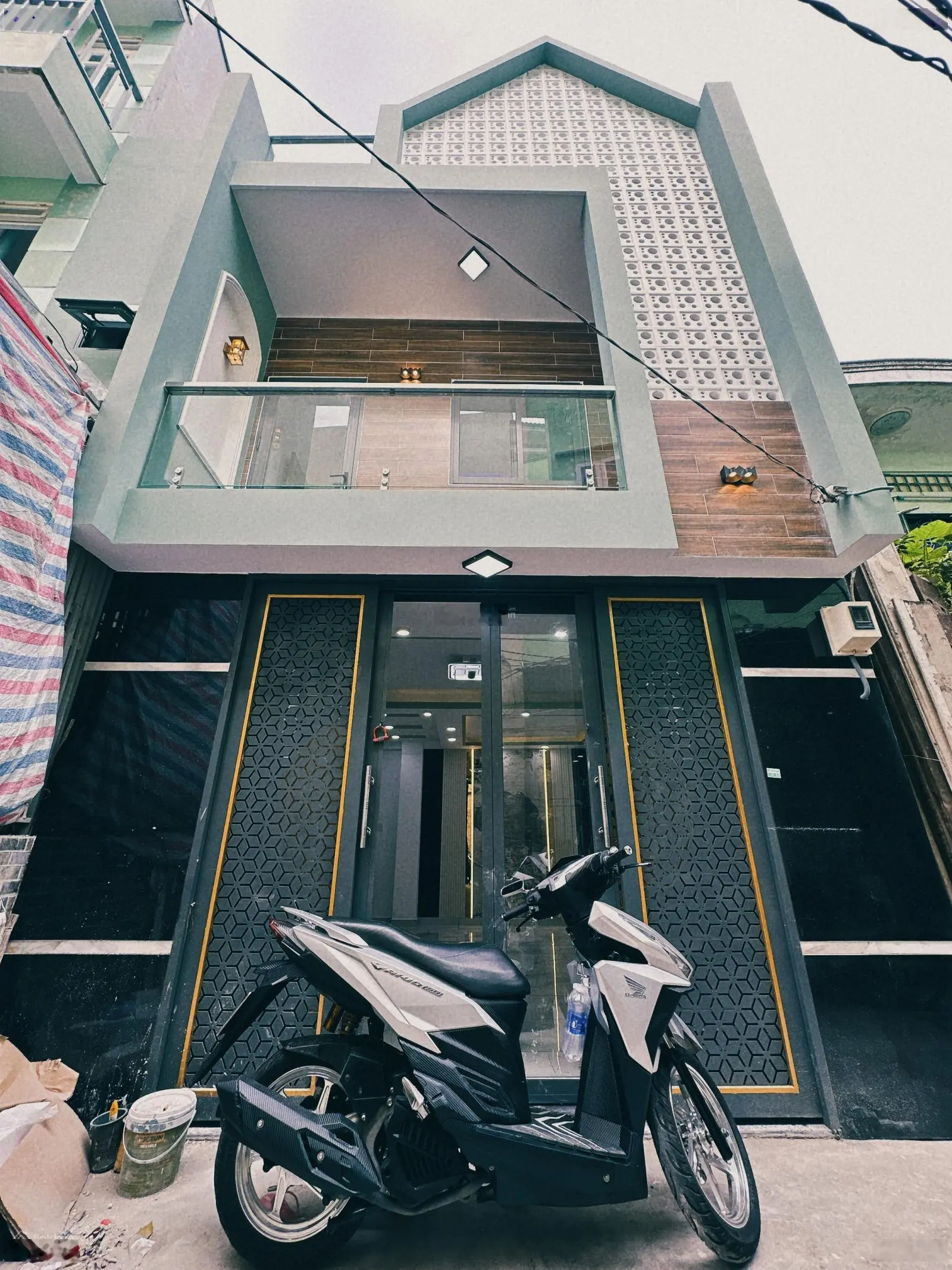 Siêu phẩm nhà bán q4 đẹp 3 tấm mới keng dt 5,5*6,5 khu dân cư hẻm 3,5m tôn đản giá chỉ 4tỉ nhĩnh