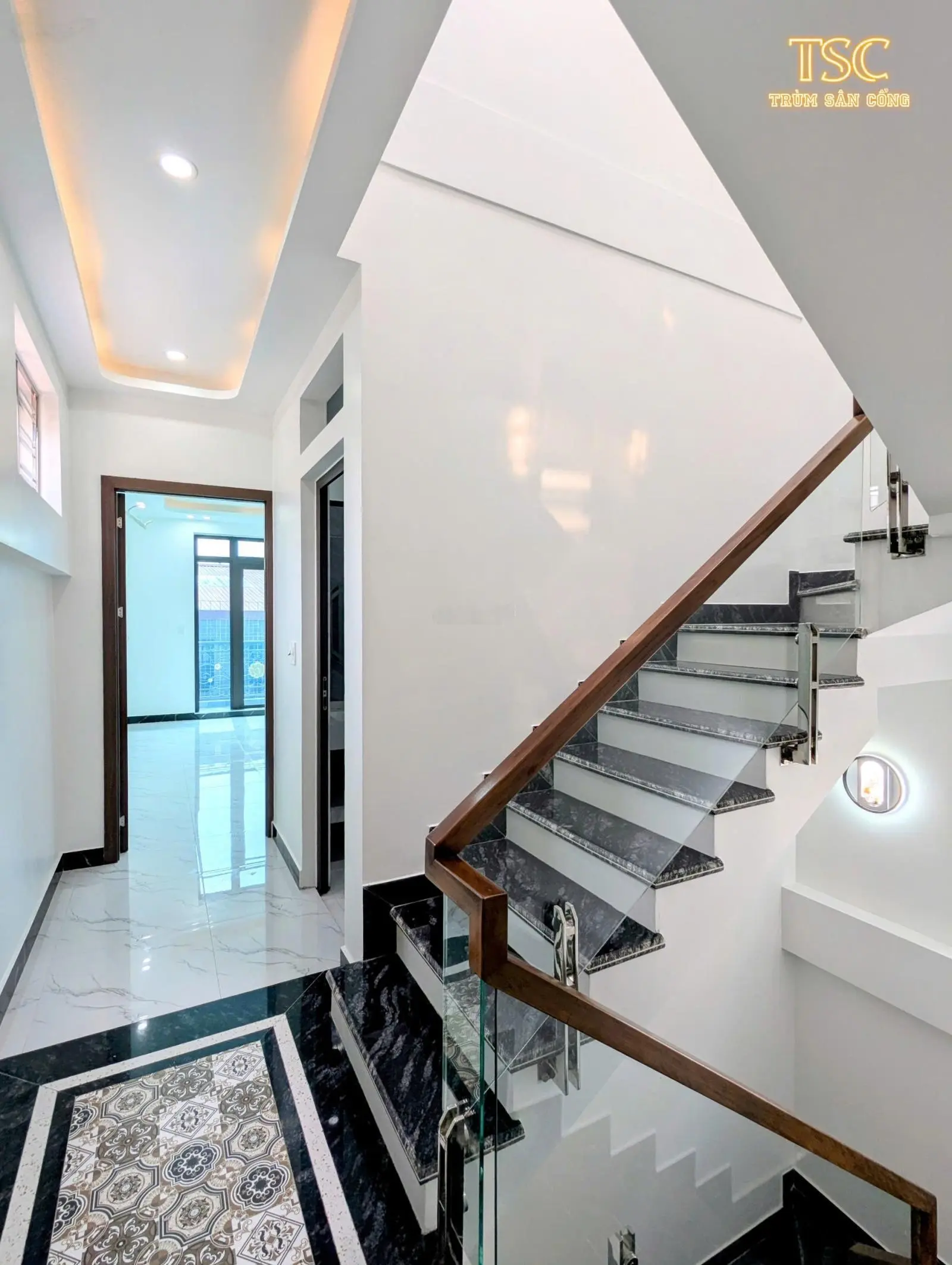 - Nhà xây mới,mặt ngõ, chỉ sau nhà mặt đường tuyến 2 Trần Nguyên Hãn -66m2 x 4 tầng