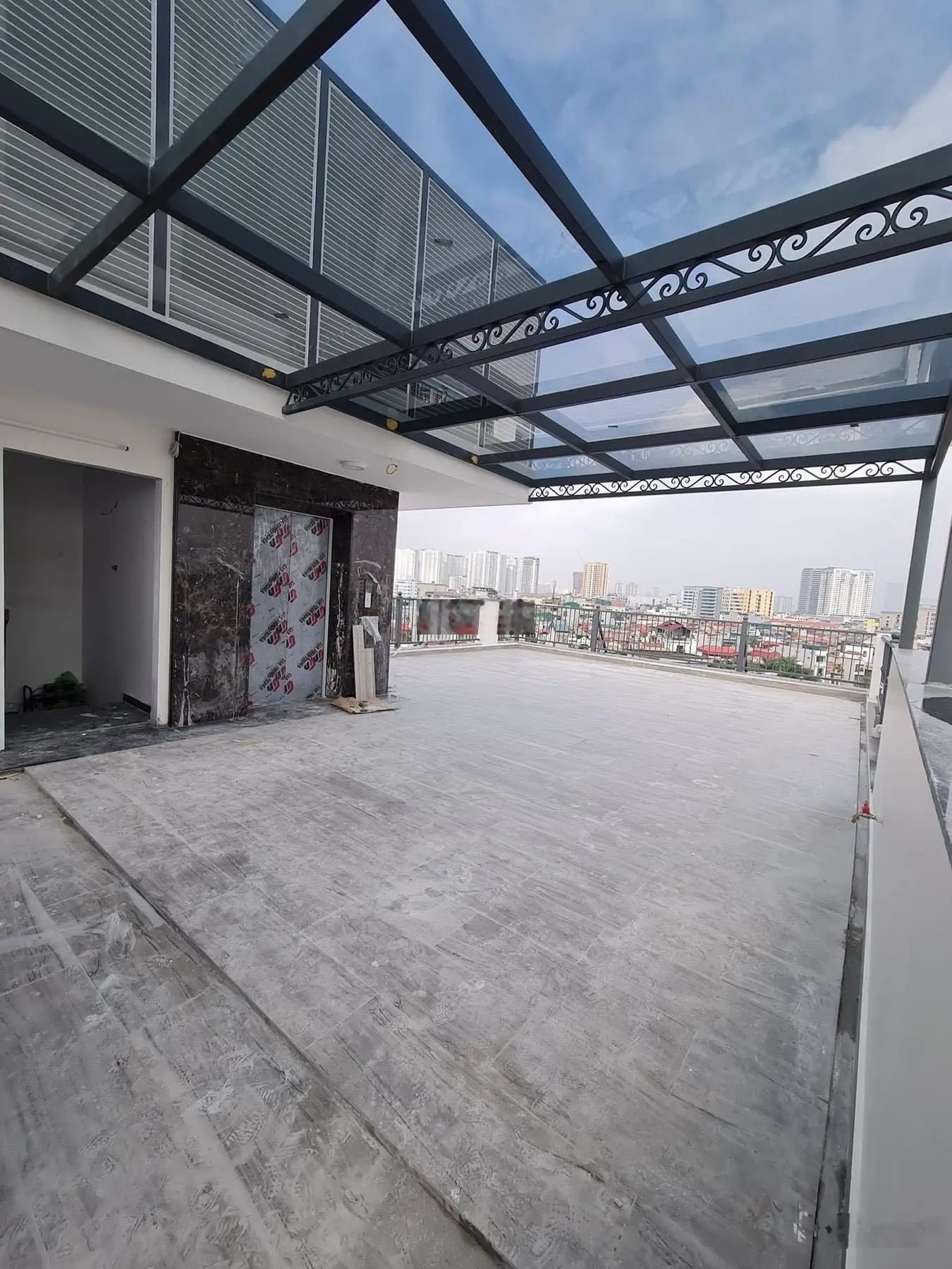Bán toà nhà văn phòng mặt phố Hoàng Văn Thái. Nhà mới nội thất xịn, vỉa hè rộng kinh doanh vip