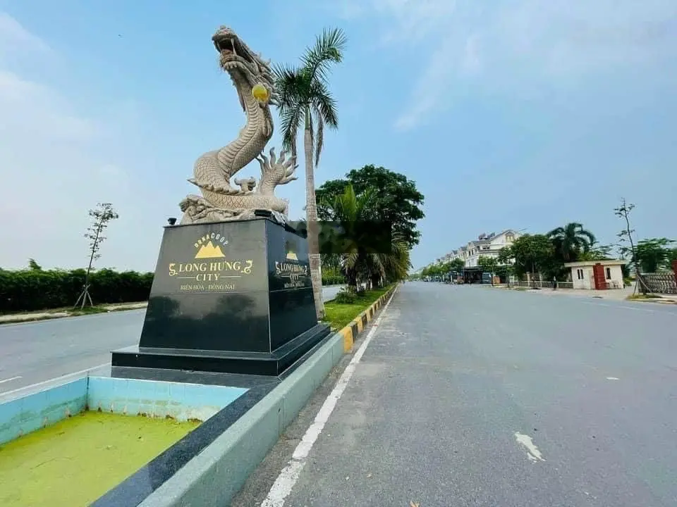 Chính chủ gởi bán lô đất kinh doanh đối diện trường học, ngang 6m, thông ra trục chính Long Hưng