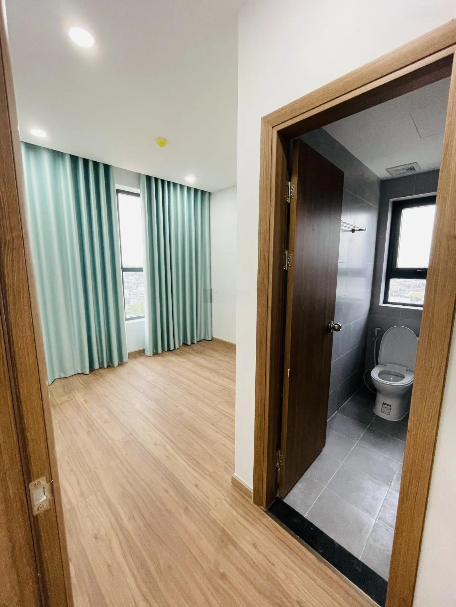 Ngộp bank ở ngay chỉ với 380 triệu có ngay căn hộ Bcons Green View 51m2 - 2PN - 2WC, giá 1,65 tỷ