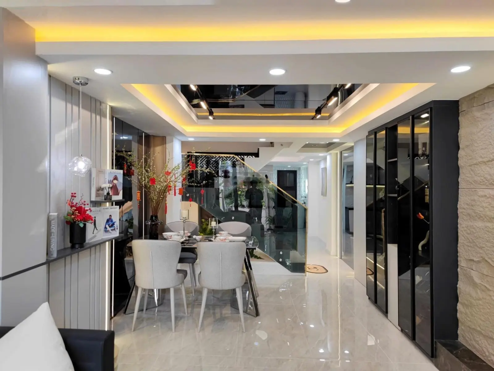 Bán nhà 3 tầng 3 mê Trưng Nữ Vương,nhà đẹp kiệt thẳng rộng,đối diện công viên