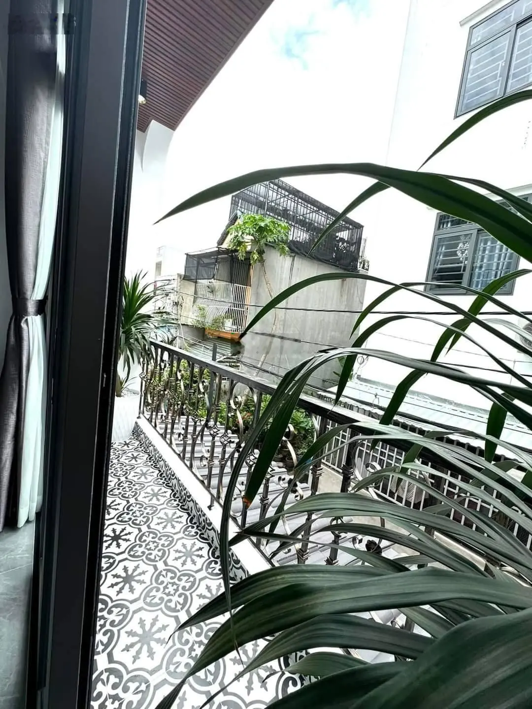 Bán căn nhà mới xây ở MT đường Nguyễn Sơn, Tân Phú. 1 trệt 1 lầu, Giá 2 tỷ 815, tặng nội thất. SHR