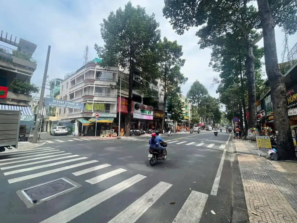 Bán gấp căn nhà hẻm xe tải ngay khu chung cư Xi Grand Lý Thường Kiệt