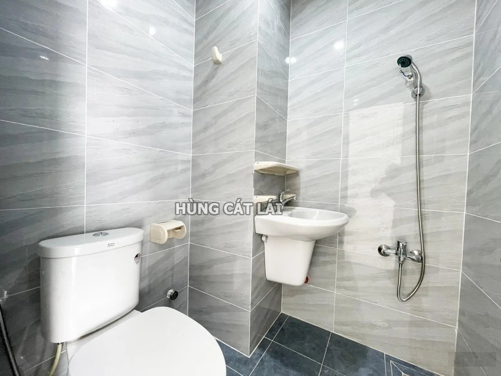 Bán tòa nhà CHDV 5 tầng, DT 119m2, DTSXD 339m2, 16 phòng, đang có HĐ thuê 40 tr/tháng, giá 13.9 tỷ