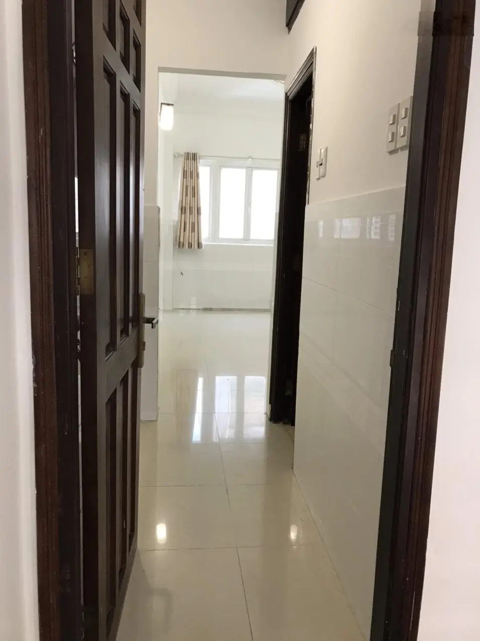 Nhà ngộp ngân hàng đường Nguyễn Đình Chiểu, Q3 25m2 SHR 1 trệt 3 lầu nhỉnh 3 tỷ ra chợ Bến Thành 3P