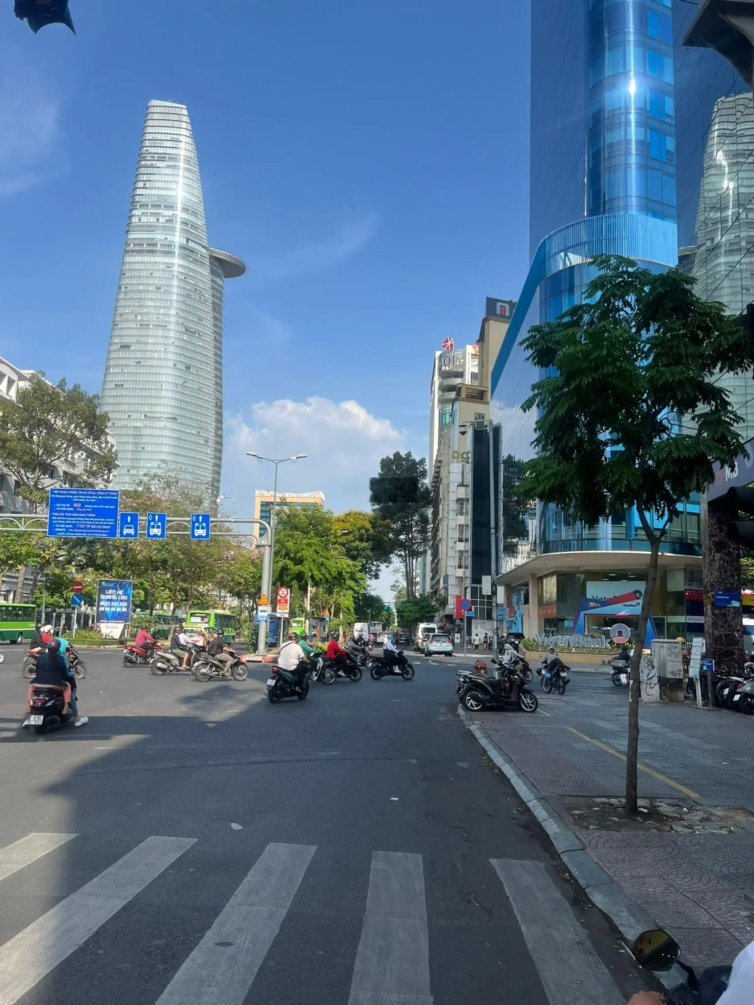 Cần bán nhà MT Ung Văn Khiêm, P. 25, Q. Bình Thạnh. DT: 10x40m. Giá bán 95 tỷ TL